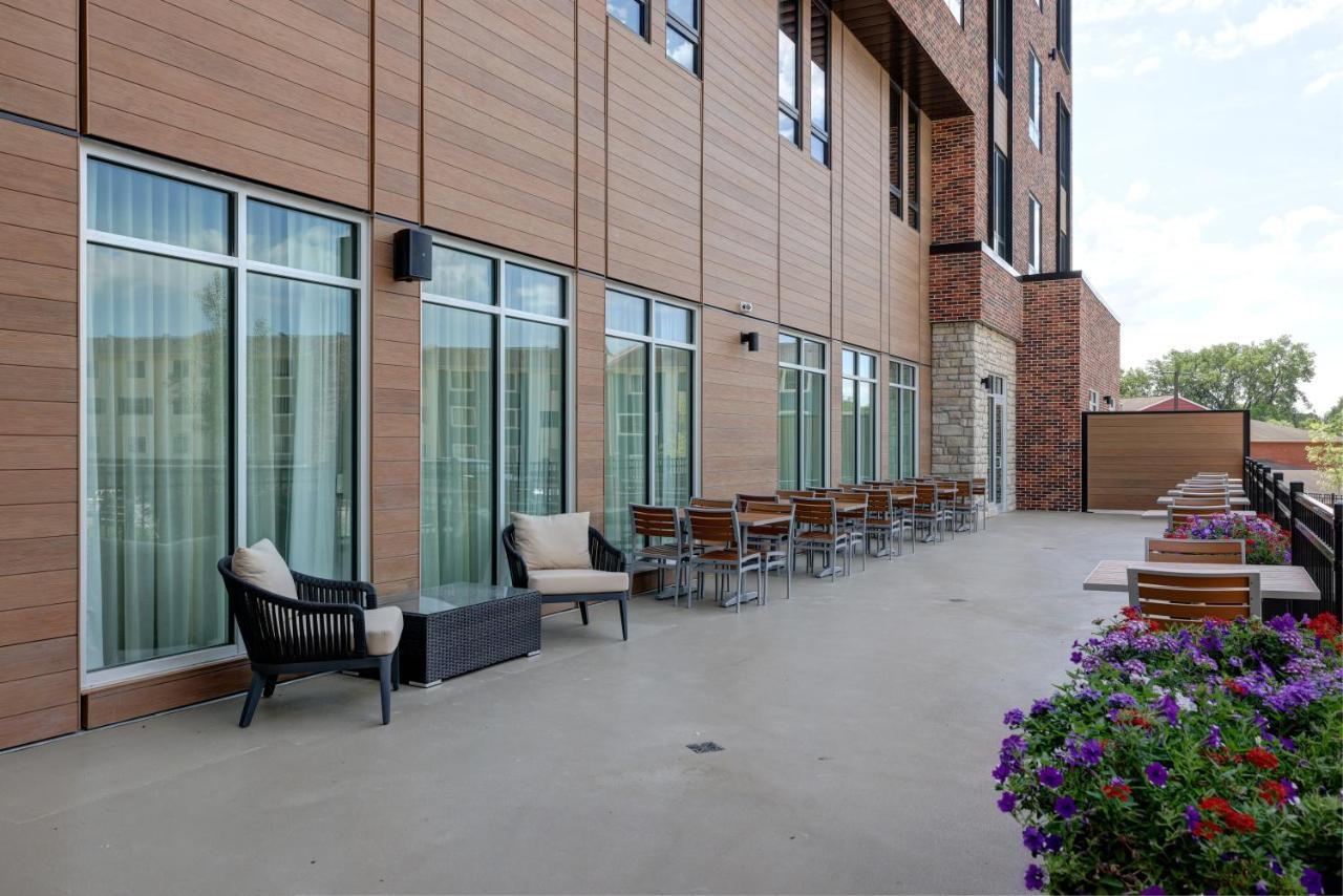 Courtyard By Marriott Iowa City University Heights Экстерьер фото