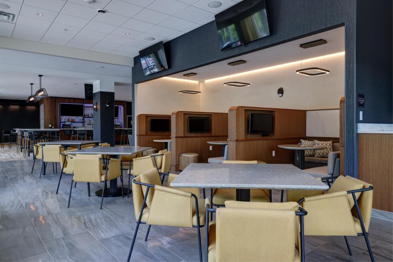 Courtyard By Marriott Iowa City University Heights Экстерьер фото
