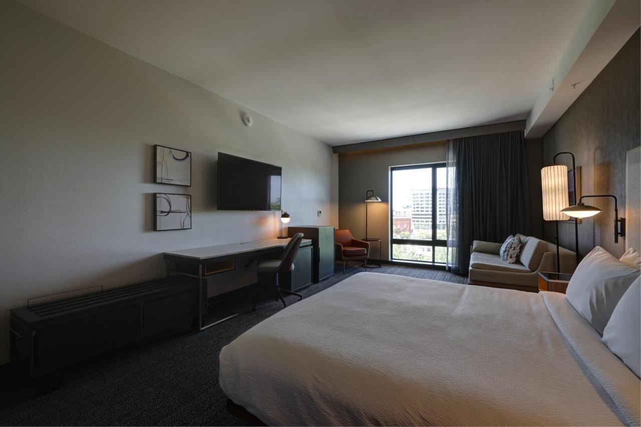 Courtyard By Marriott Iowa City University Heights Экстерьер фото