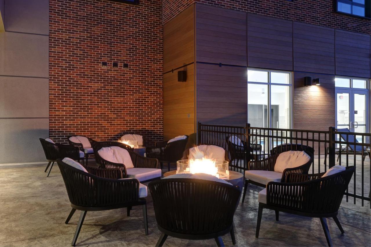 Courtyard By Marriott Iowa City University Heights Экстерьер фото