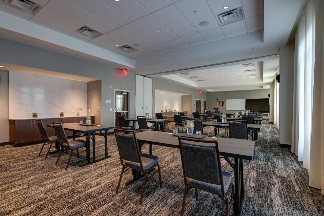 Courtyard By Marriott Iowa City University Heights Экстерьер фото
