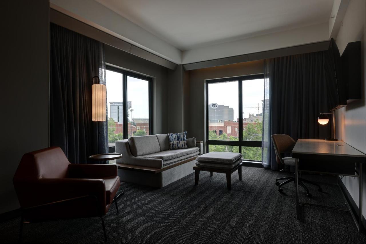 Courtyard By Marriott Iowa City University Heights Экстерьер фото
