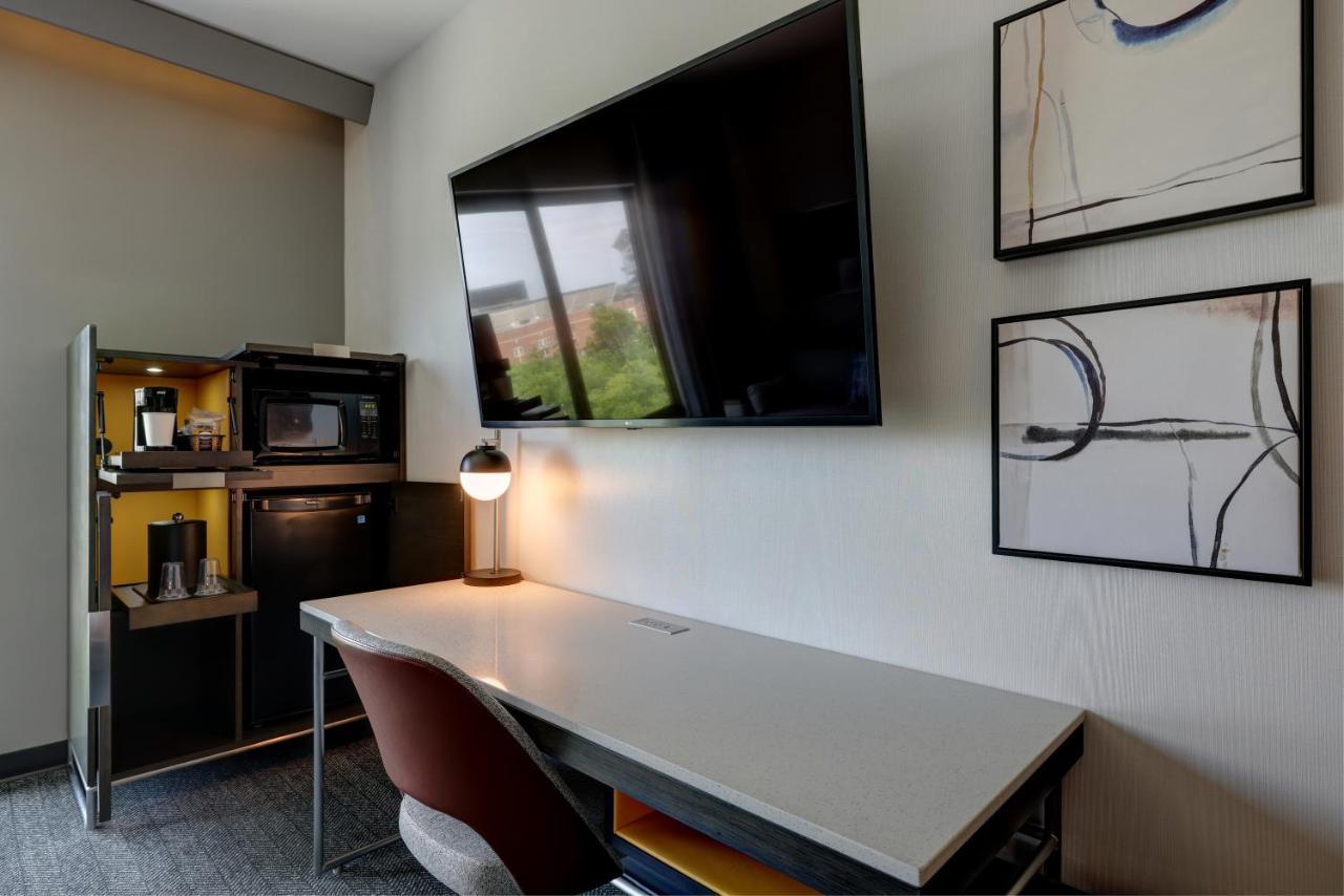 Courtyard By Marriott Iowa City University Heights Экстерьер фото