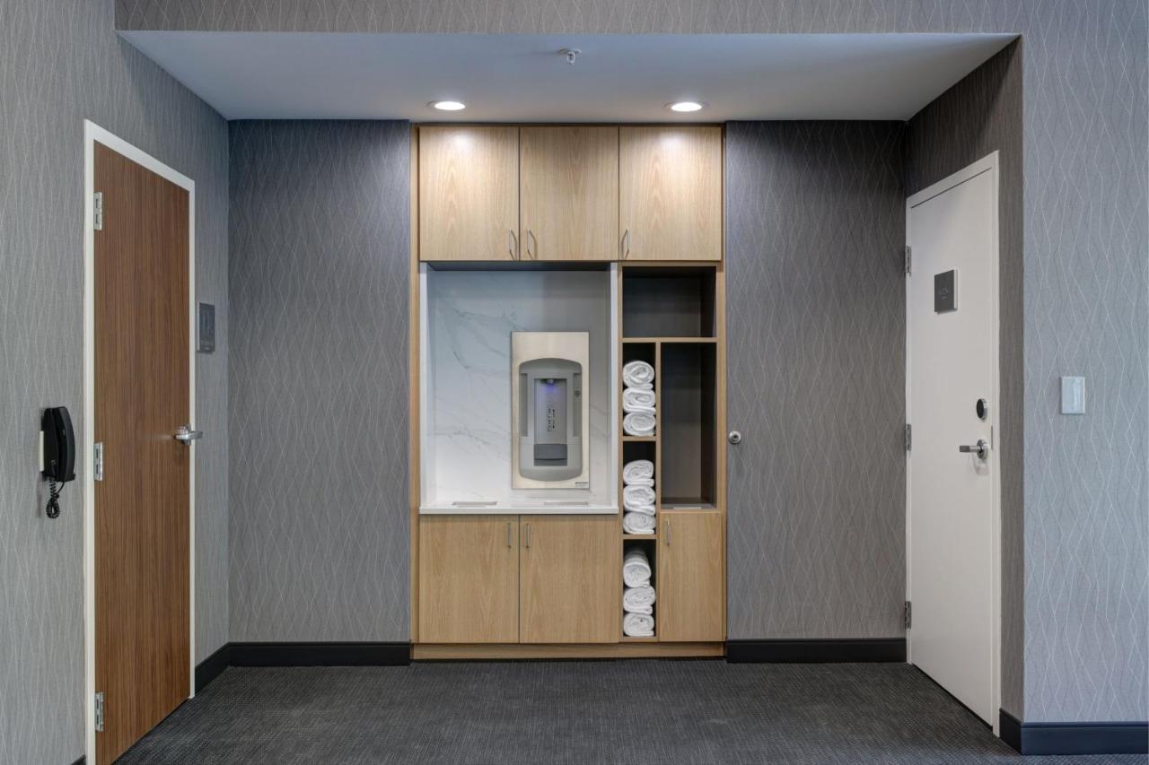 Courtyard By Marriott Iowa City University Heights Экстерьер фото