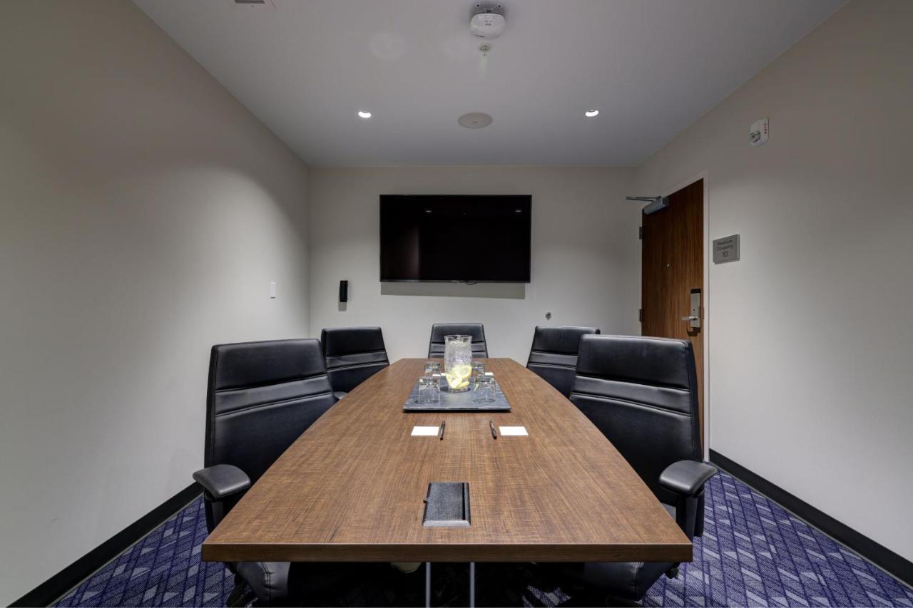 Courtyard By Marriott Iowa City University Heights Экстерьер фото