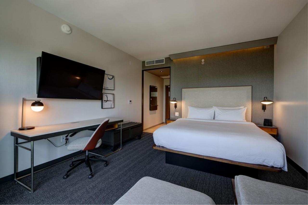 Courtyard By Marriott Iowa City University Heights Экстерьер фото