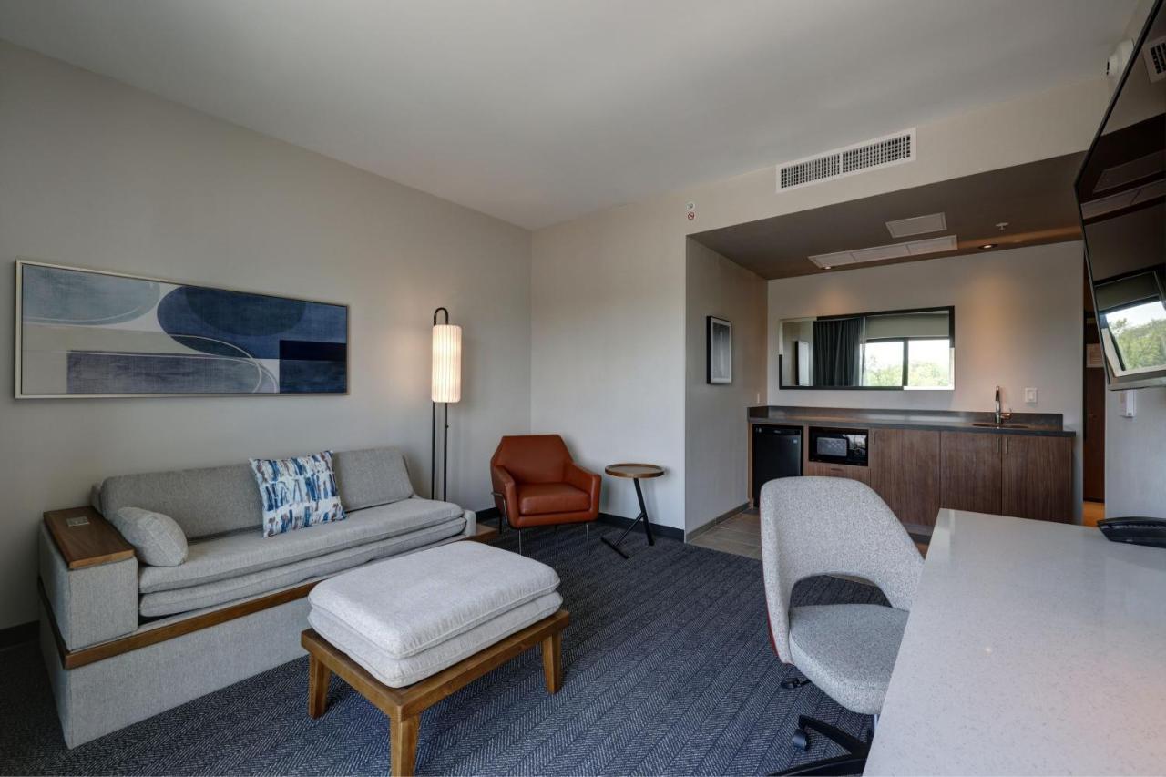 Courtyard By Marriott Iowa City University Heights Экстерьер фото