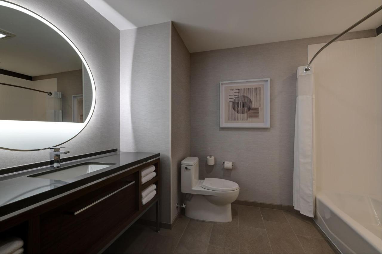 Courtyard By Marriott Iowa City University Heights Экстерьер фото