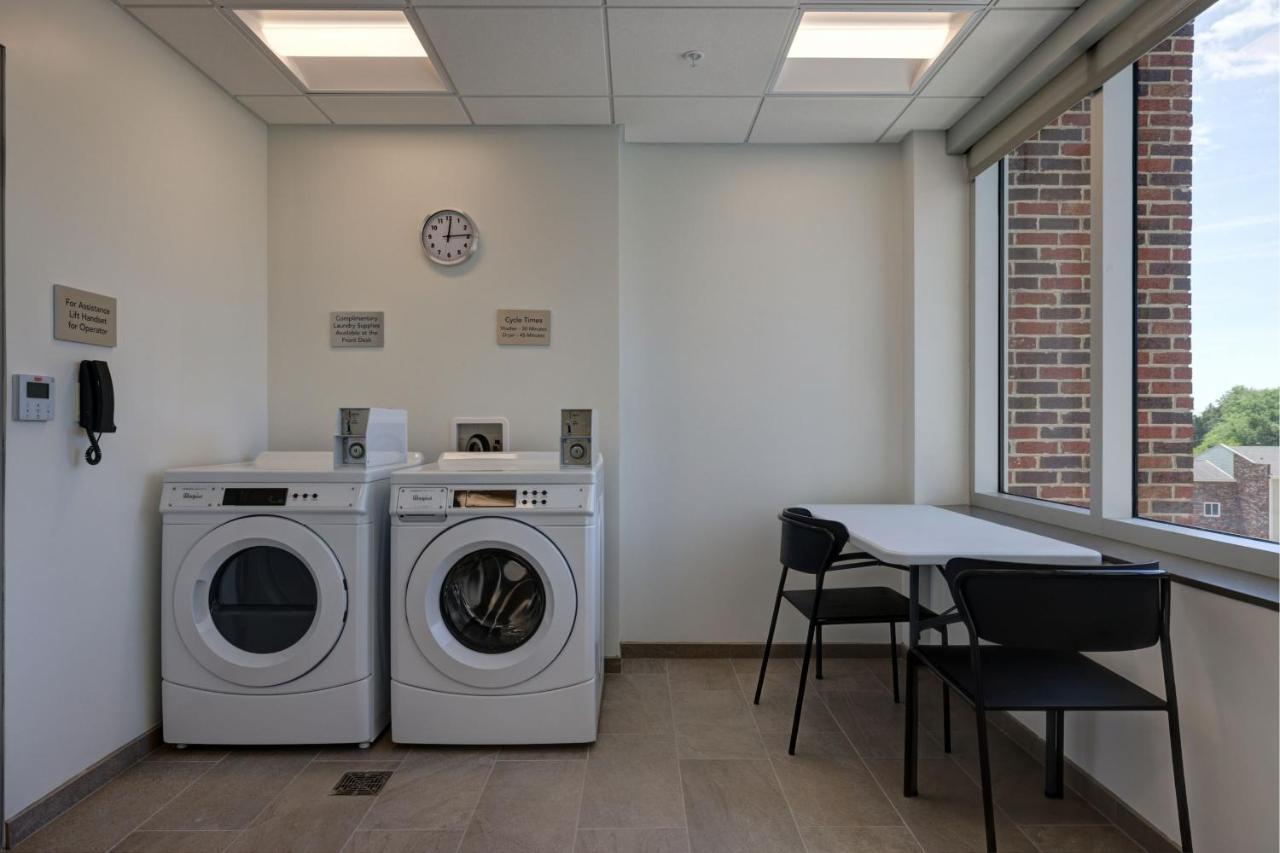 Courtyard By Marriott Iowa City University Heights Экстерьер фото