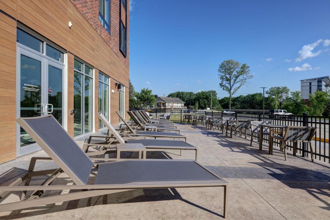 Courtyard By Marriott Iowa City University Heights Экстерьер фото