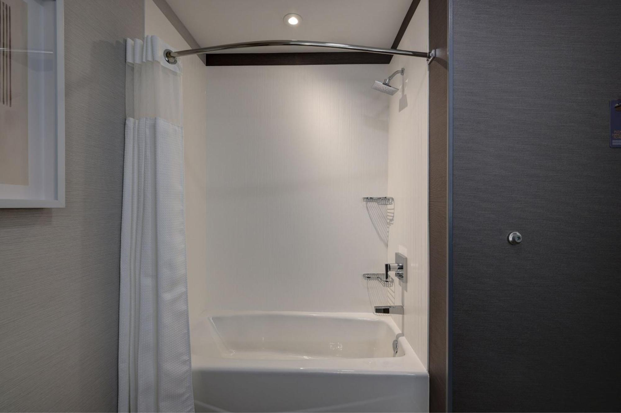 Courtyard By Marriott Iowa City University Heights Экстерьер фото